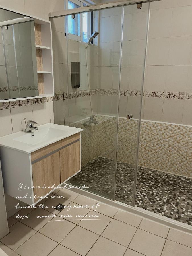 Apartamento A Lot Of Music And Breakfast T'ai-tung Exterior foto