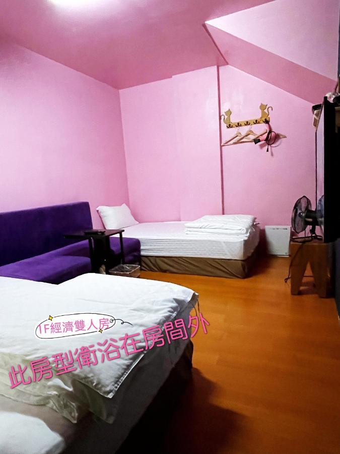 Apartamento A Lot Of Music And Breakfast T'ai-tung Exterior foto